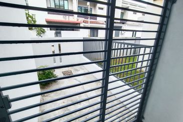 Laman Delfina @ Nilai Impian