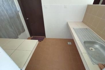 ANGGERIK COURT APARTMENT (PUTRA NILAI)