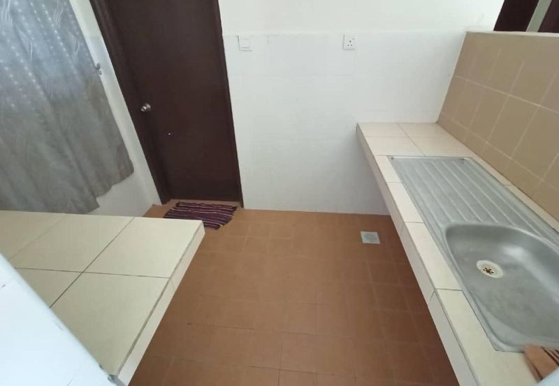 ANGGERIK COURT APARTMENT (PUTRA NILAI)