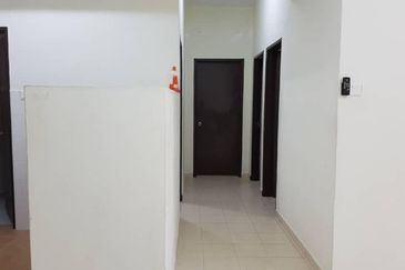 ANGGERIK COURT APARTMENT (PUTRA NILAI)