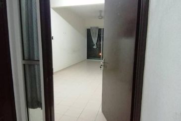 ANGGERIK COURT APARTMENT (PUTRA NILAI)