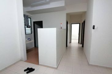 ANGGERIK COURT APARTMENT (PUTRA NILAI)