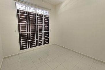 RUMAH TERES SETINGKAT TAMAN PANDAN JAYA SEKSYEN 1, MELAKA UNTUK DIJUAL