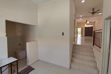 RUMAH TERES SETINGKAT TAMAN PANDAN JAYA SEKSYEN 1, MELAKA UNTUK DIJUAL