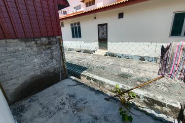 RUMAH TERES SETINGKAT TAMAN PANDAN JAYA SEKSYEN 1, MELAKA UNTUK DIJUAL