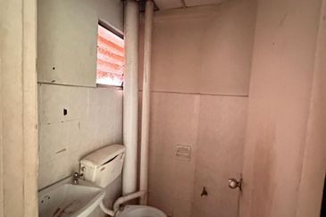 Bandar Bukit Tinggi 1 Shop Apartment