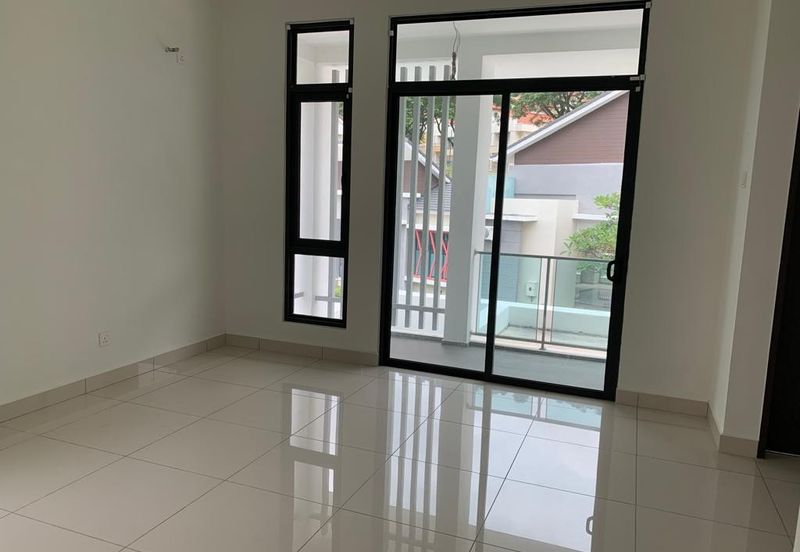 Stramax Residences @ Desaria