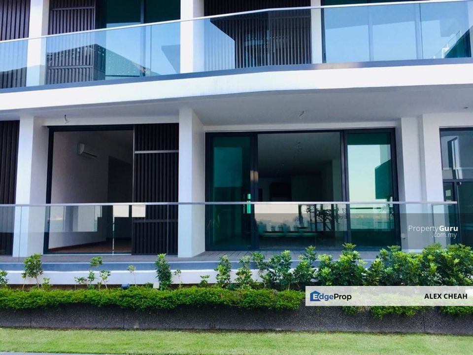 The Light Collection IV, Penang, Gelugor