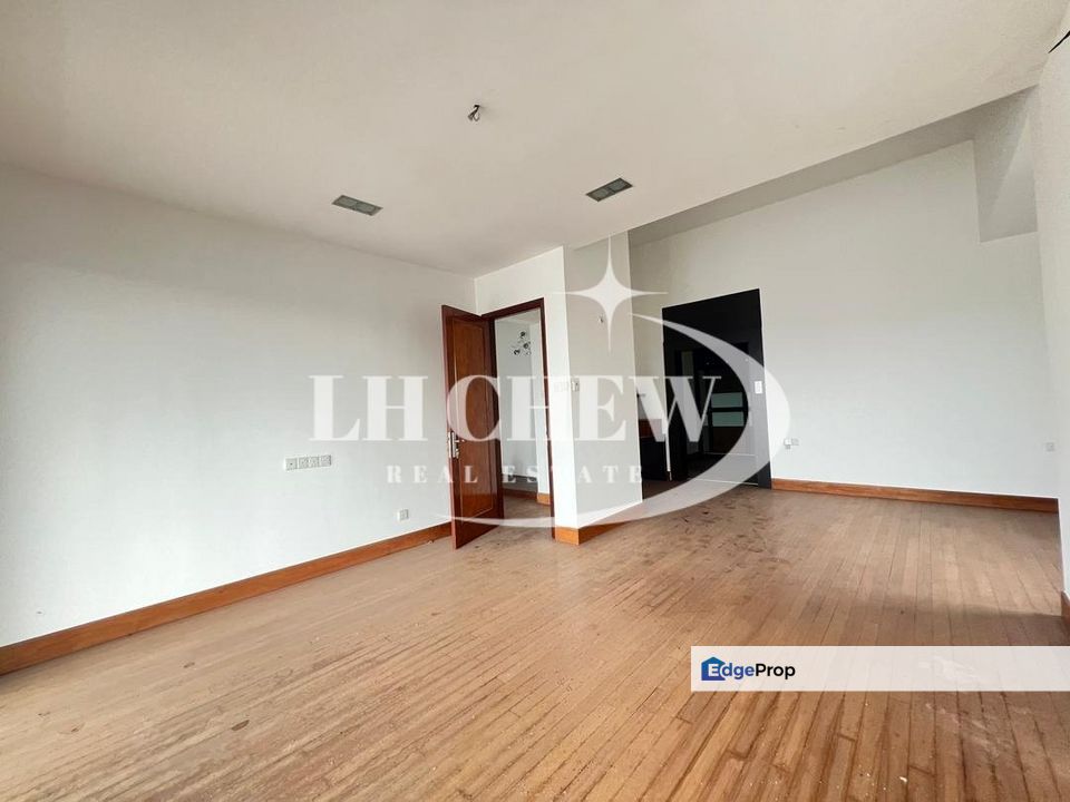 3 Storey Bungalow The Sanctuary 6500sf Renovated at Batu Uban PESTA, Penang, Batu Uban