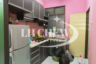 Desa Bayan Apartment