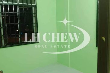 Desa Bayan Apartment