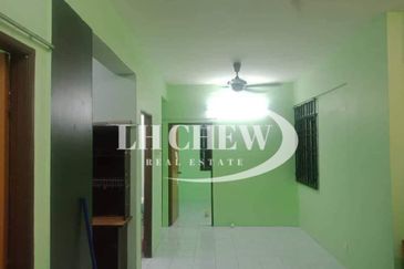 Desa Bayan Apartment