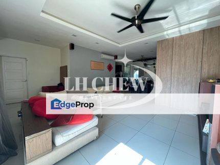 Fiera Vista 1475sf Fully Renovated Poolview @ Bayan Lepas Airport, Penang, Bayan Lepas