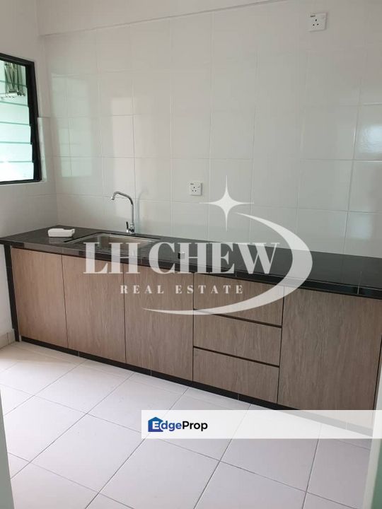 CHEAP One Foresta 900sf RENOVATED AIRPORT & POOLVIEW @ Bayan Lepas FTZ, Penang, Bayan Lepas