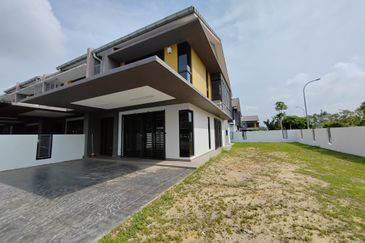 Double Storey Corner Lot Terrace 3,450 sqft Casira Bandar Bukit Raja