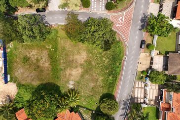 BUKIT JELUTONG, Corner Bungalow Lot 9,030 sqft For Sale