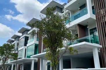 3 Storey Reflexion Pool Villa @ Puchong South