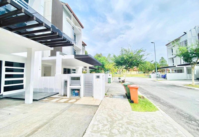 Duta Villa, Presint 14