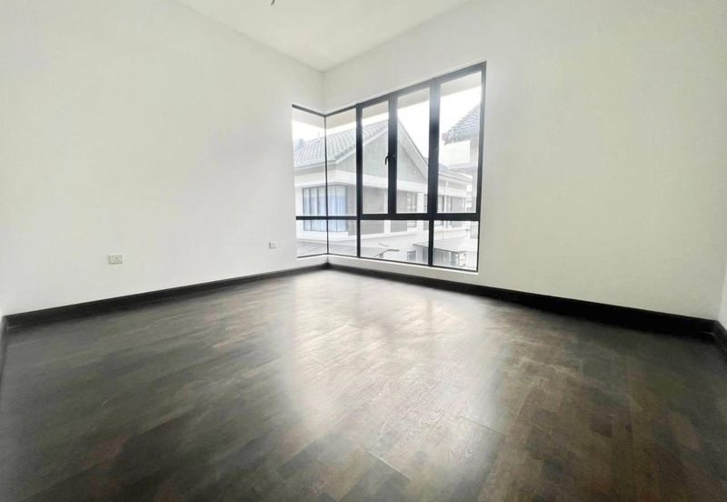 Reesia Elmina Garden