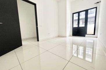 Reesia Elmina Garden