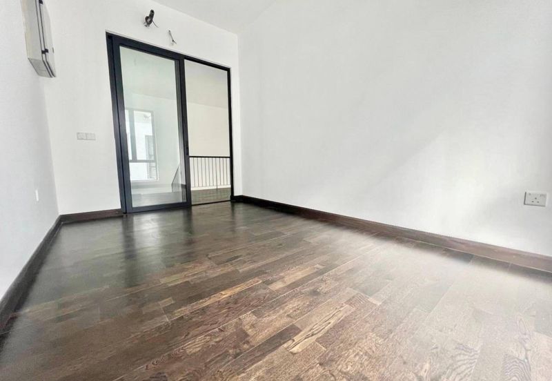 Reesia Elmina Garden