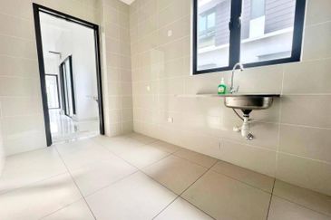 Reesia Elmina Garden