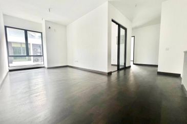 Reesia Elmina Garden