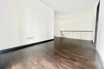 Reesia Elmina Garden