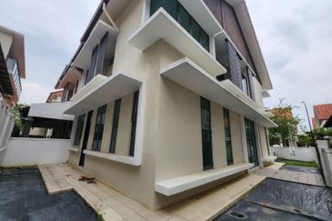 Lukisan @ Alam Impian