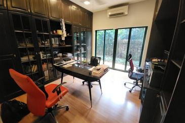 JALAN BIDAI BUKIT JELUTONG, 2 Storey Corner Lot Bungalow House For Sale