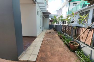 USJ HEIGHTS  SUBANG JAYA , 3 Storey Bungalow House For Sale