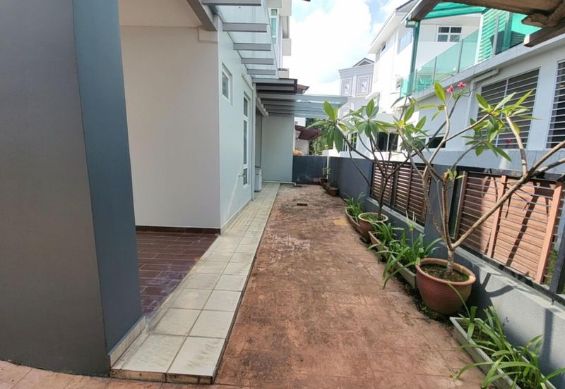 USJ HEIGHTS  SUBANG JAYA , 3 Storey Bungalow House For Sale