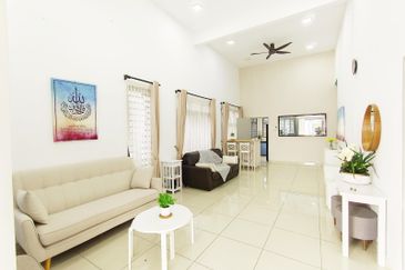 TAMAN NAKHODA TELOK PANGLIMA GARANG, 1 Storey Semi Detached House For Sale