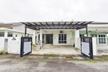 TAMAN NAKHODA TELOK PANGLIMA GARANG, 1 Storey Semi Detached House For Sale
