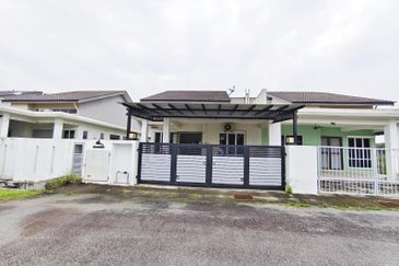 TAMAN NAKHODA TELOK PANGLIMA GARANG, 1 Storey Semi Detached House For Sale