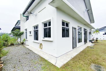 TAMAN NAKHODA TELOK PANGLIMA GARANG, 1 Storey Semi Detached House For Sale
