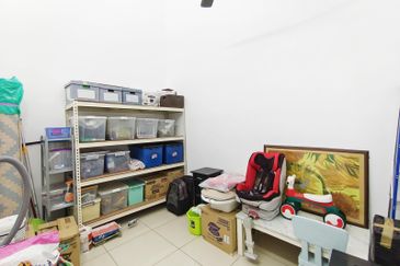 TAMAN NAKHODA TELOK PANGLIMA GARANG, 1 Storey Semi Detached House For Sale