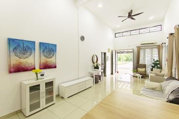 TAMAN NAKHODA TELOK PANGLIMA GARANG, 1 Storey Semi Detached House For Sale