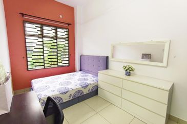 TAMAN NAKHODA TELOK PANGLIMA GARANG, 1 Storey Semi Detached House For Sale