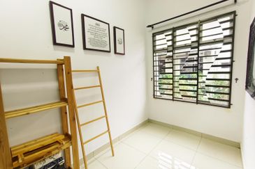 TAMAN NAKHODA TELOK PANGLIMA GARANG, 1 Storey Semi Detached House For Sale