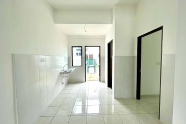 Iris @ Bandar Hillpark