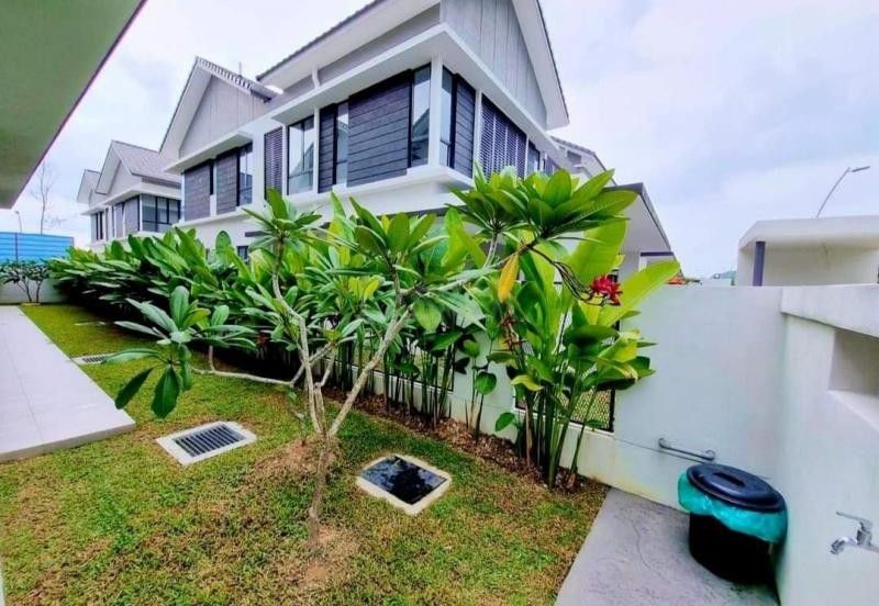 Reesia Elmina Garden