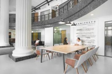 Standard Chartered Building,Fully Furnished Office