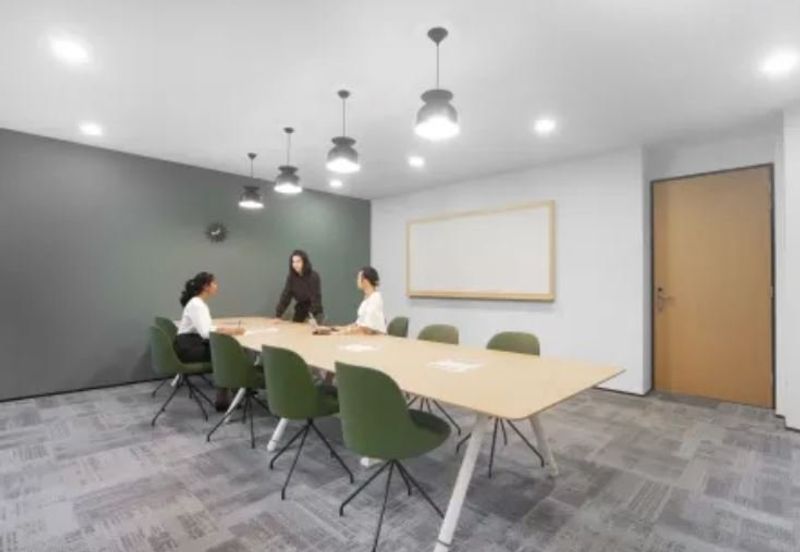 Standard Chartered Building,Fully Furnished Office