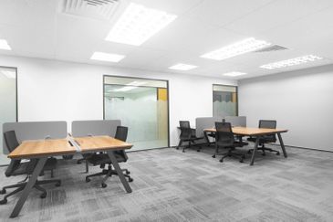 Standard Chartered Building,Fully Furnished Office