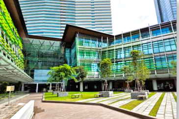Platinum Sentral, Short walk to train station