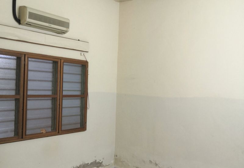 Freehold Single Storey Terrace House 