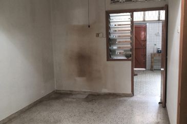 Freehold Single Storey Terrace House 