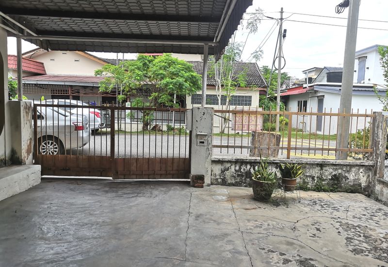 Freehold Single Storey Terrace House 