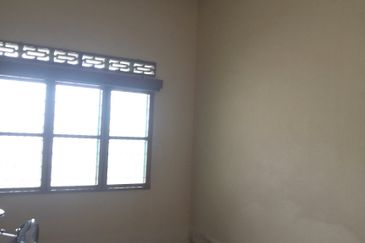 Freehold Single Storey Terrace House 